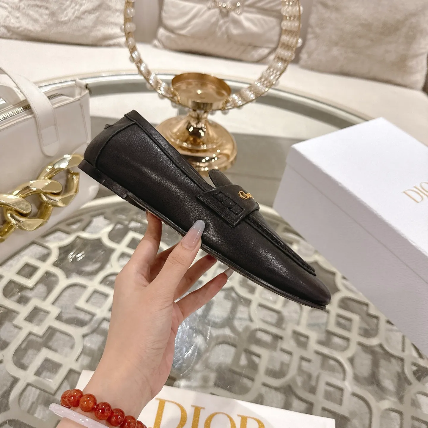 👟👟Ex-factory price 640👟👟 Dior Dior | 2025 ˢˢD Home 2025 spring and summer new products The latest popular slip-on letter buckle loafers series〰 Original purchase, development and production👍🏻This Dior loafer is carefully made of black smooth cow leather, and the front letter plate is decorated with a gold-toned Christian Dior Paris logo. Paired with a leather-injected outsole, it adds classic style to any casual look. Upper: original cowhide/cow suede, lining: cowhide, outsole: injection molded leather outsole imported from Italy, heel height: 1cm, size: 35-42 (customized at 40.41.42)